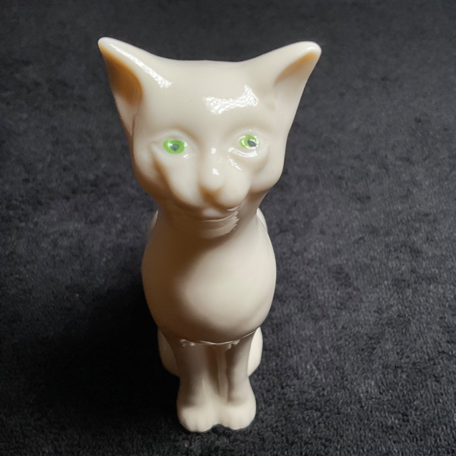 Vintage BELLEEK White Cat with Green Eyes Figurine Ireland -7th Mark