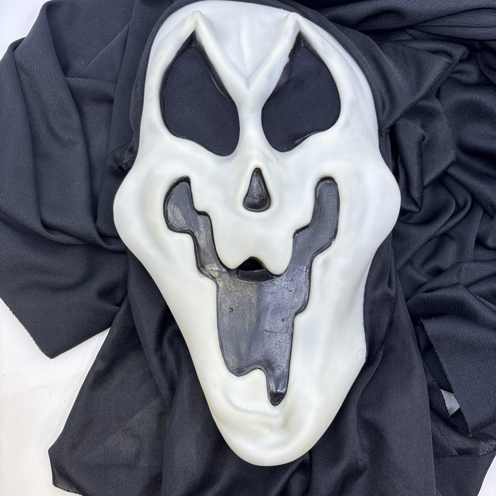 Vintage Ghost Face Scream Smile Mask #9206 Easter Unlimited w/Shroud 