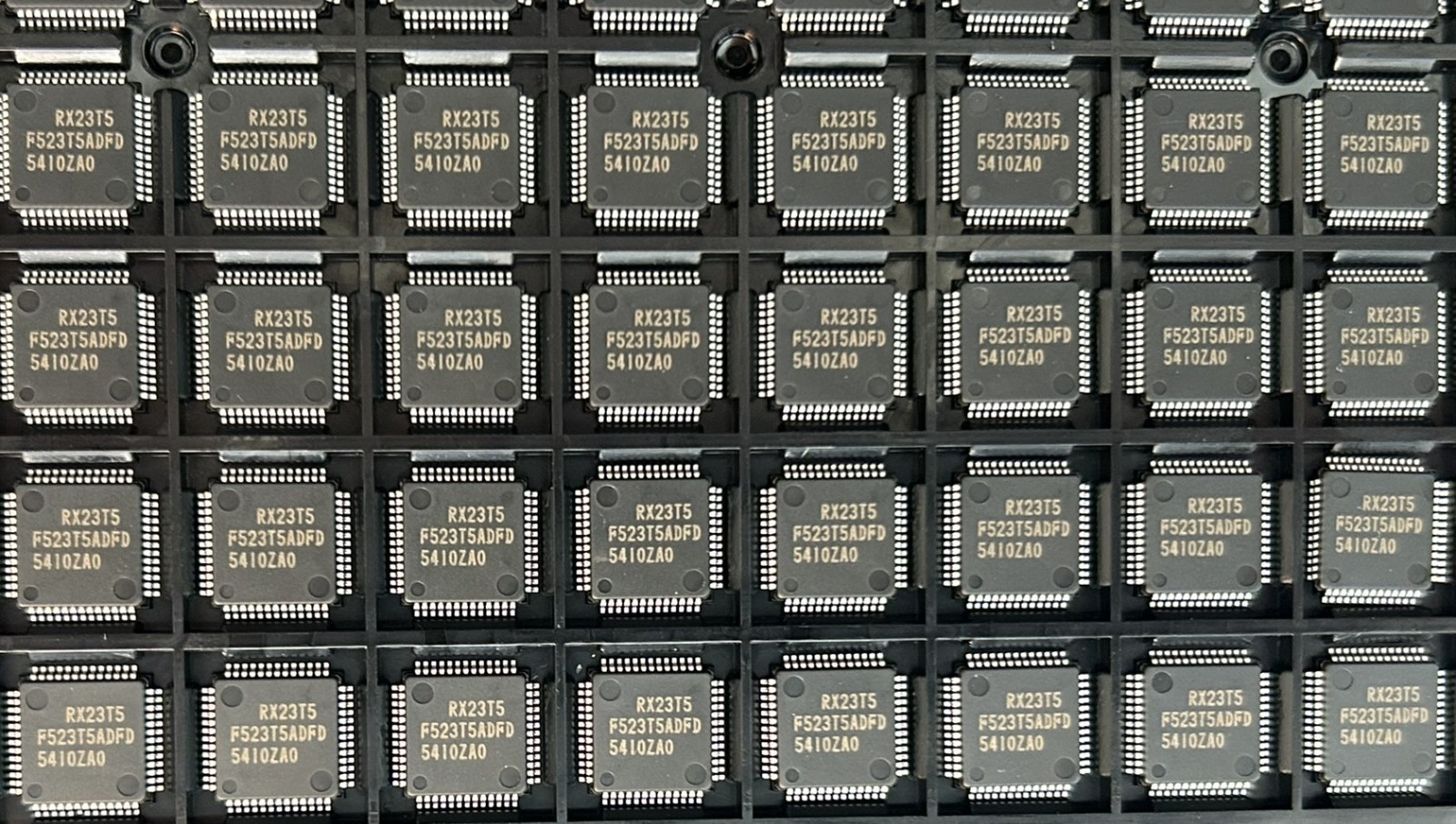 80 Pcs Renesas Electronics  R5F523T5ADFD#30, 32 bit RX, 52-pin Microcontroller