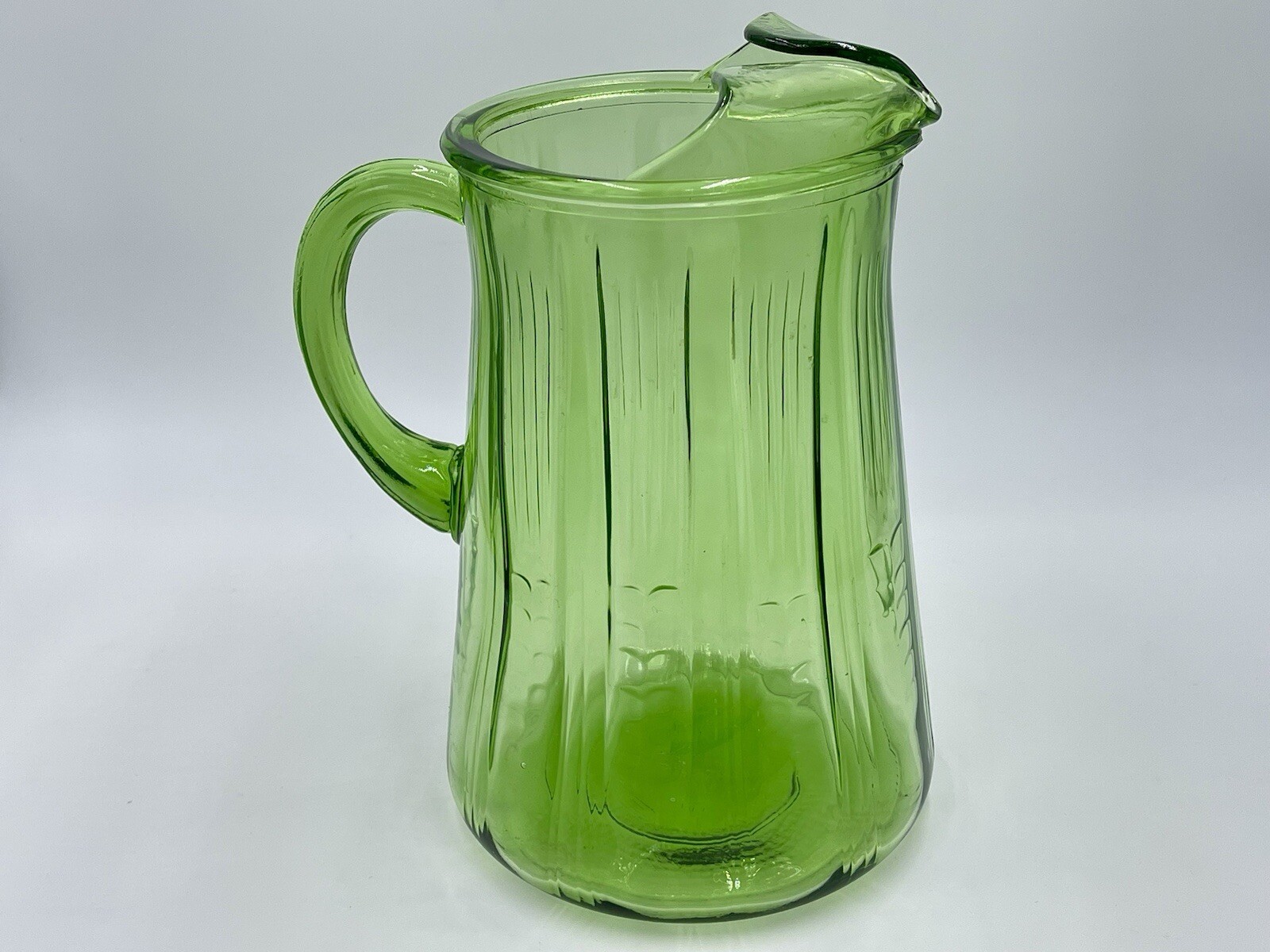 Vintage MCM Avocado Green Glass With Handle Water Juice Pitcher w/ Ice Lip