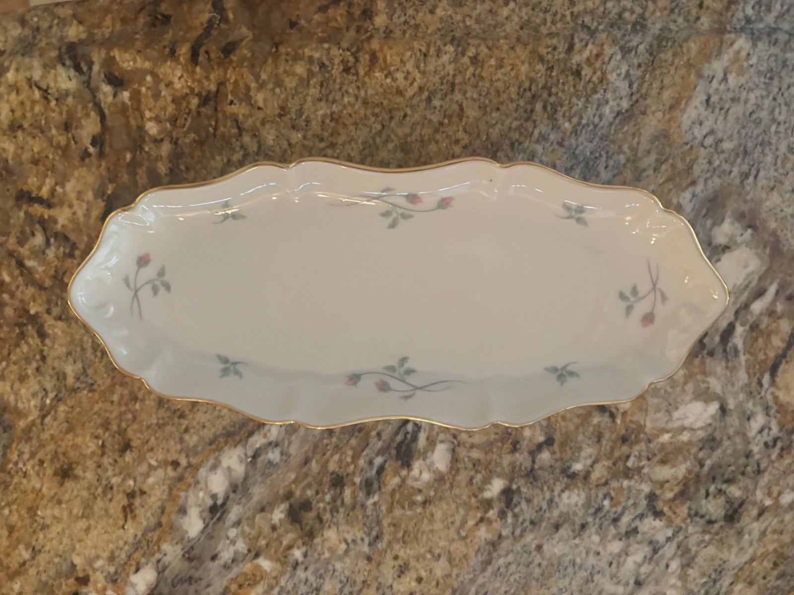Vintage PETITE ROSE MANOR LENOX 9.75\