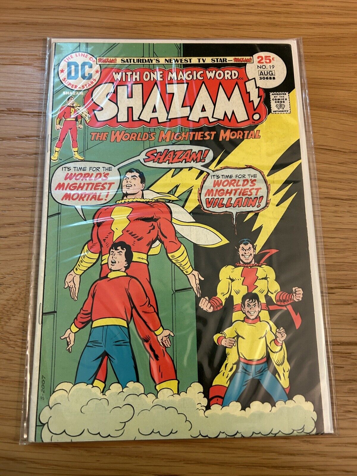 Vintage 1975 DC Comic Book Shazam #19
