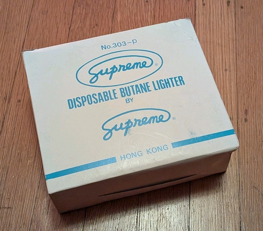 CASE of 24 VinTagE SUPREME LIGHTERS HONG KONG  STILL SEALED NOS