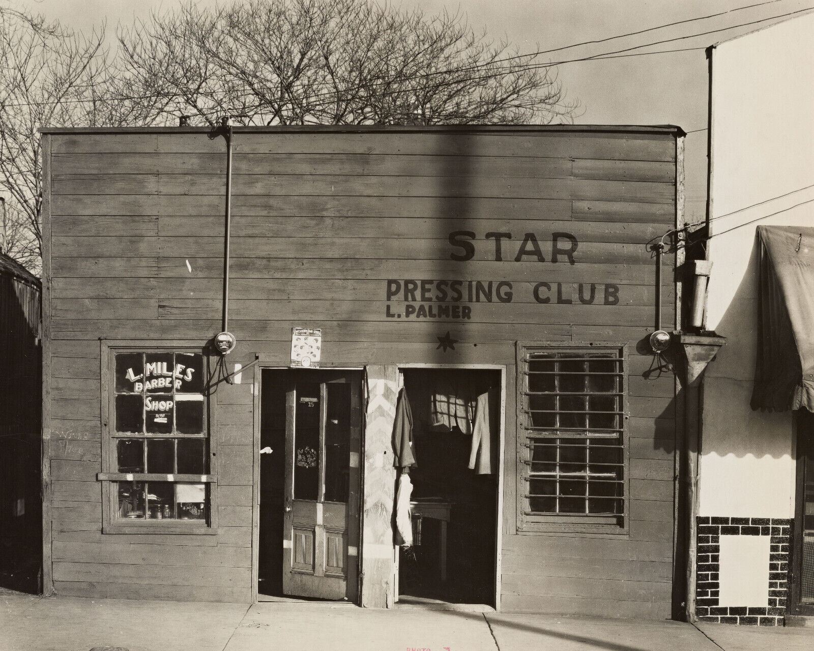 8X10 Photo, 1930\'s Shop fronts, laundry, barber shop. Vicksburg MS. 5233833