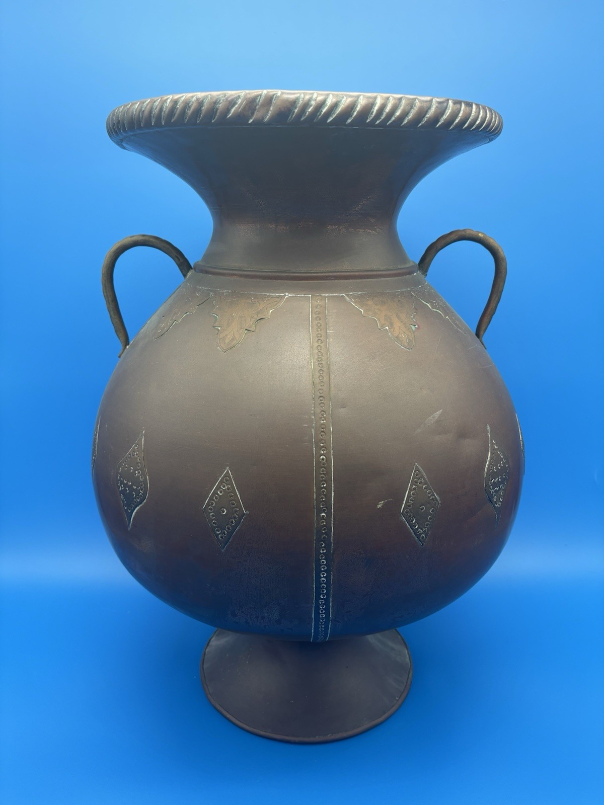 Antique Arts & Crafts Hand-Hammered Copper Urn with Riveted Seams, c. 1890–1915