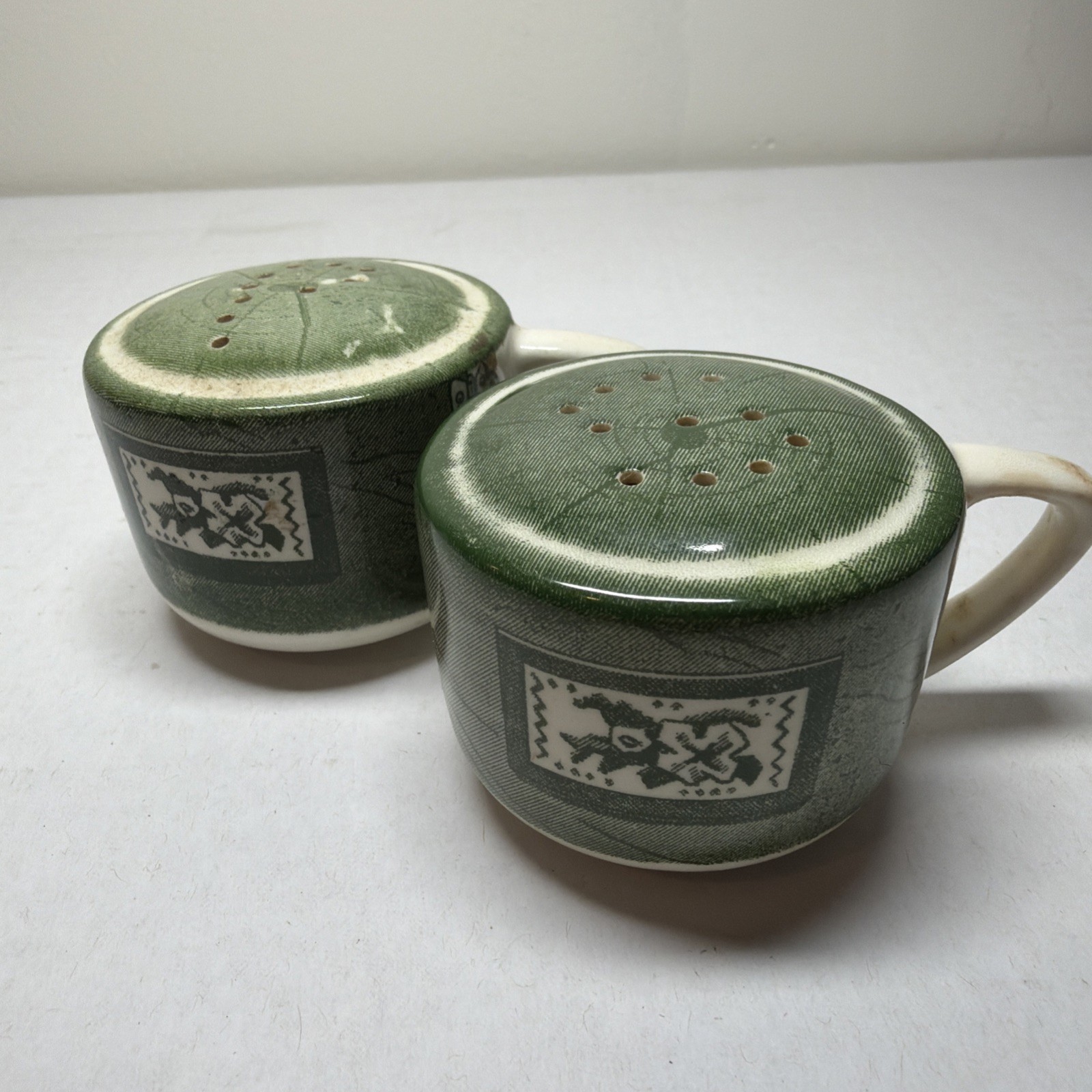Vintage  Colonial Homestead by Royal China Salt & Pepper Shaker Set 1.5”🔥