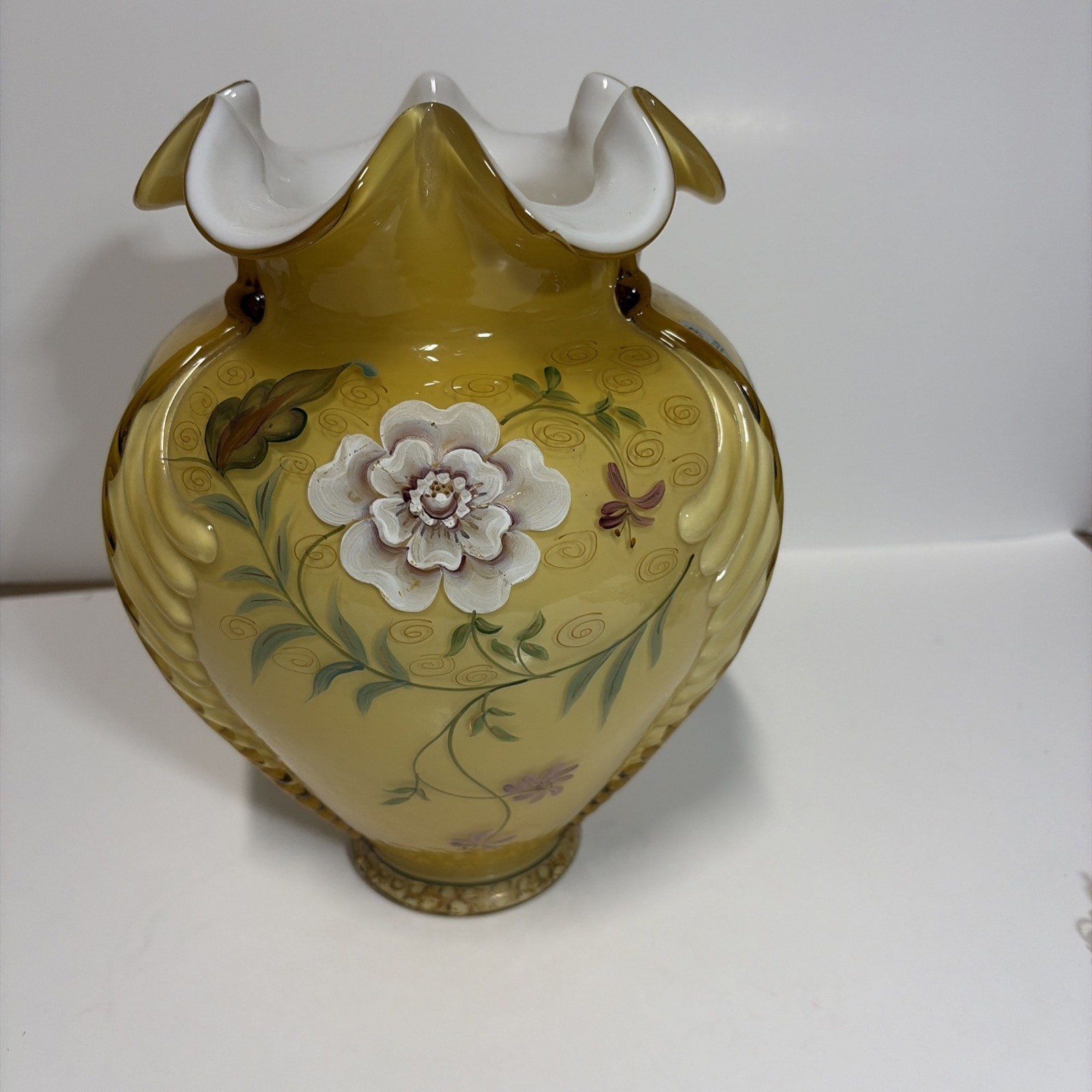 Fenton Gold Overlay Tudor Rose Feather Vase HP Robinson 407/800 Chipped