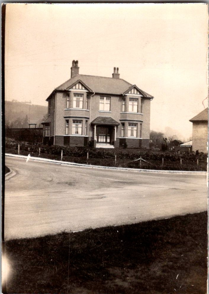 Vtg B&W Snapshot Two Story Brick House Bay Windows Road Curve 1930s