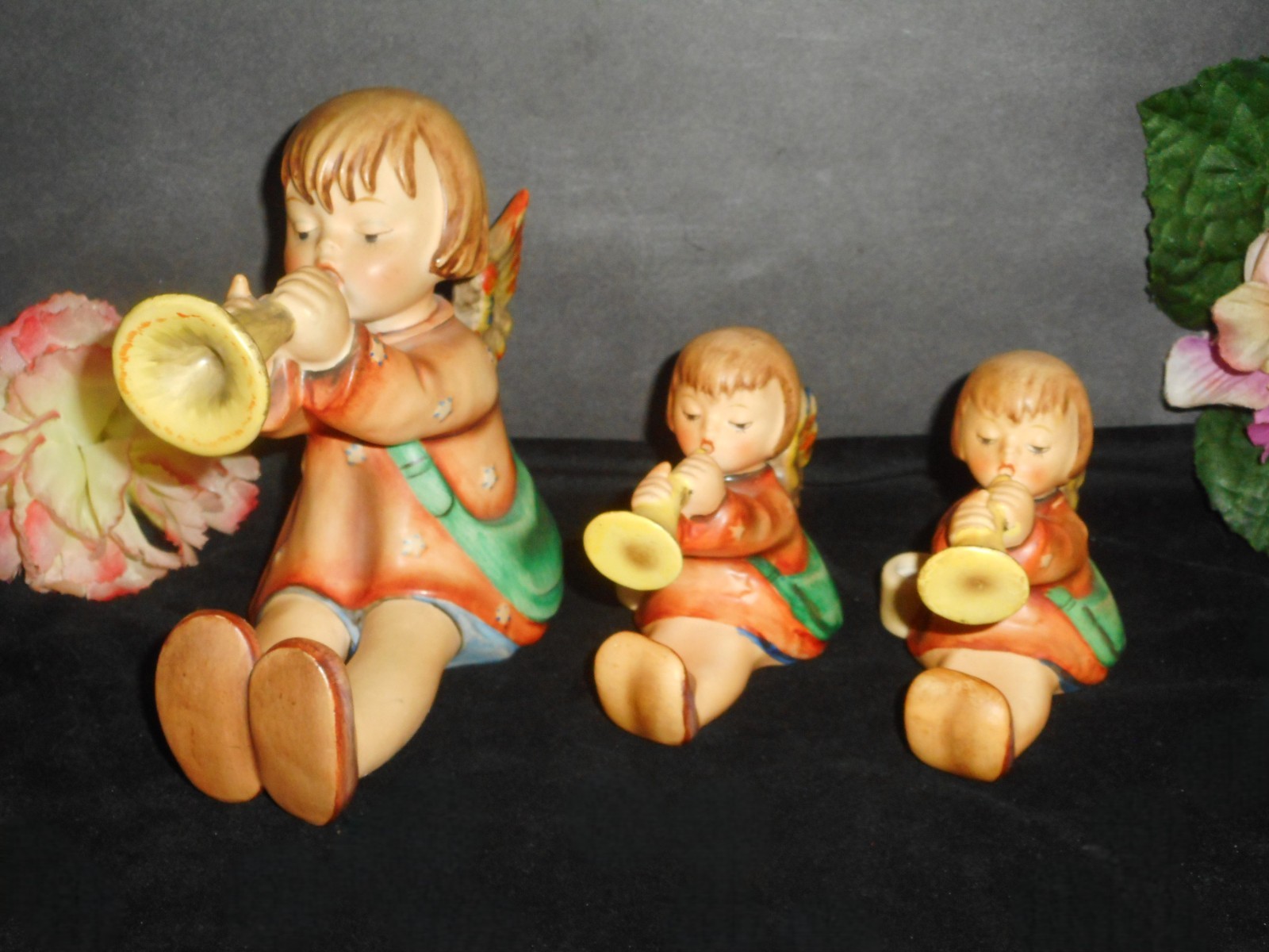 3pc VINTAGE HUMMEL FIGURES 27./ JOYOUS NEWS + 40/111 CANDLEHOLDERS TMK 2 GERMANY