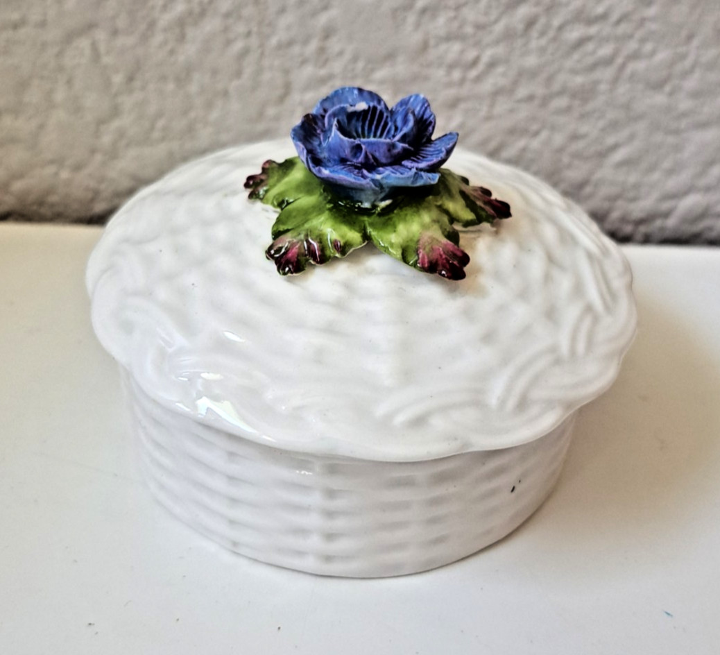 VTG. Ansley England Fine Bone China White w/Lid Trinket Box Blue Rose Flower VTG. Ansley England Fine Bone China White w/Lid Trinket Box Blue Rose Flower