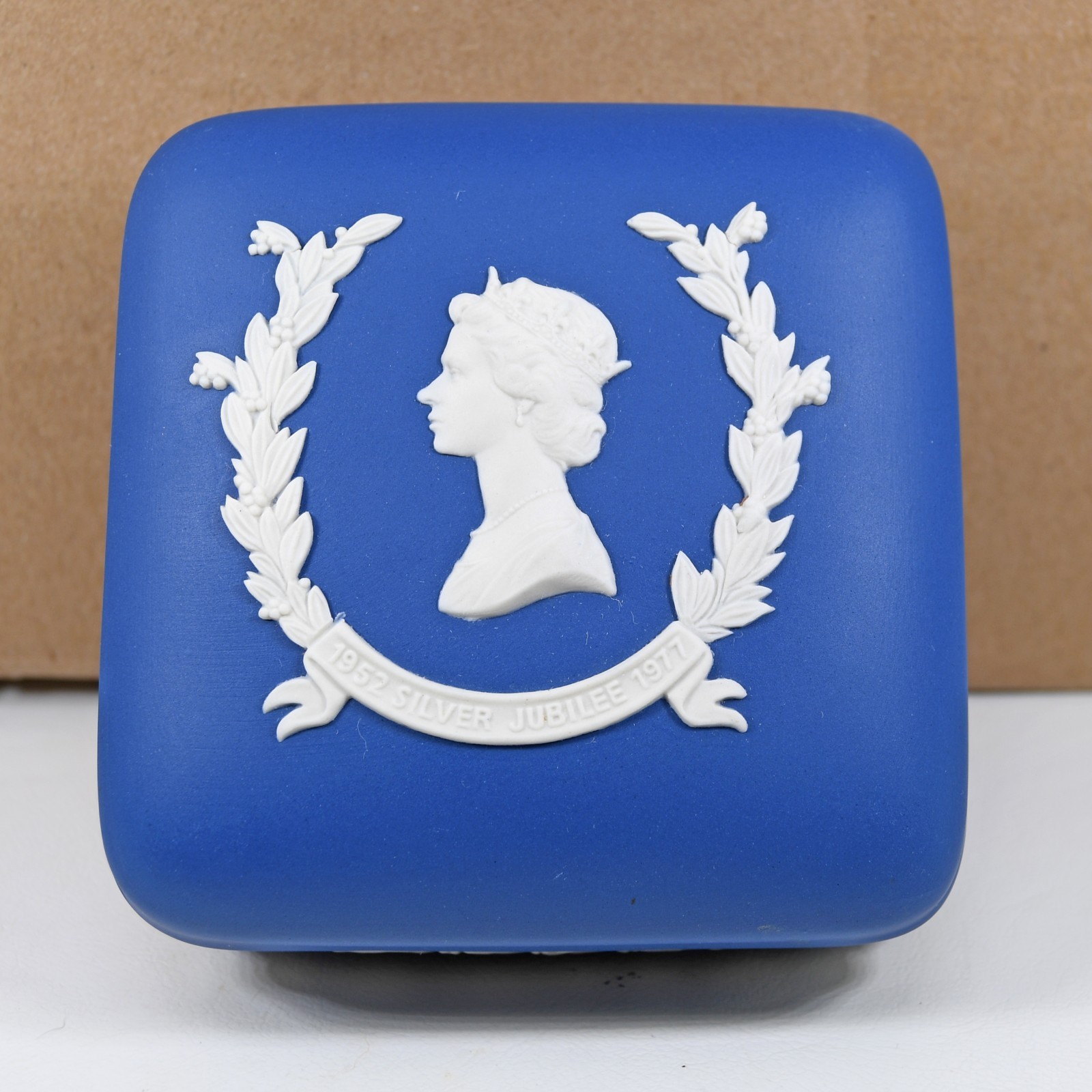 Wedgwood Royal Blue Jasperware Queen Elizabeth II Silver Jubilee Square Box 1977