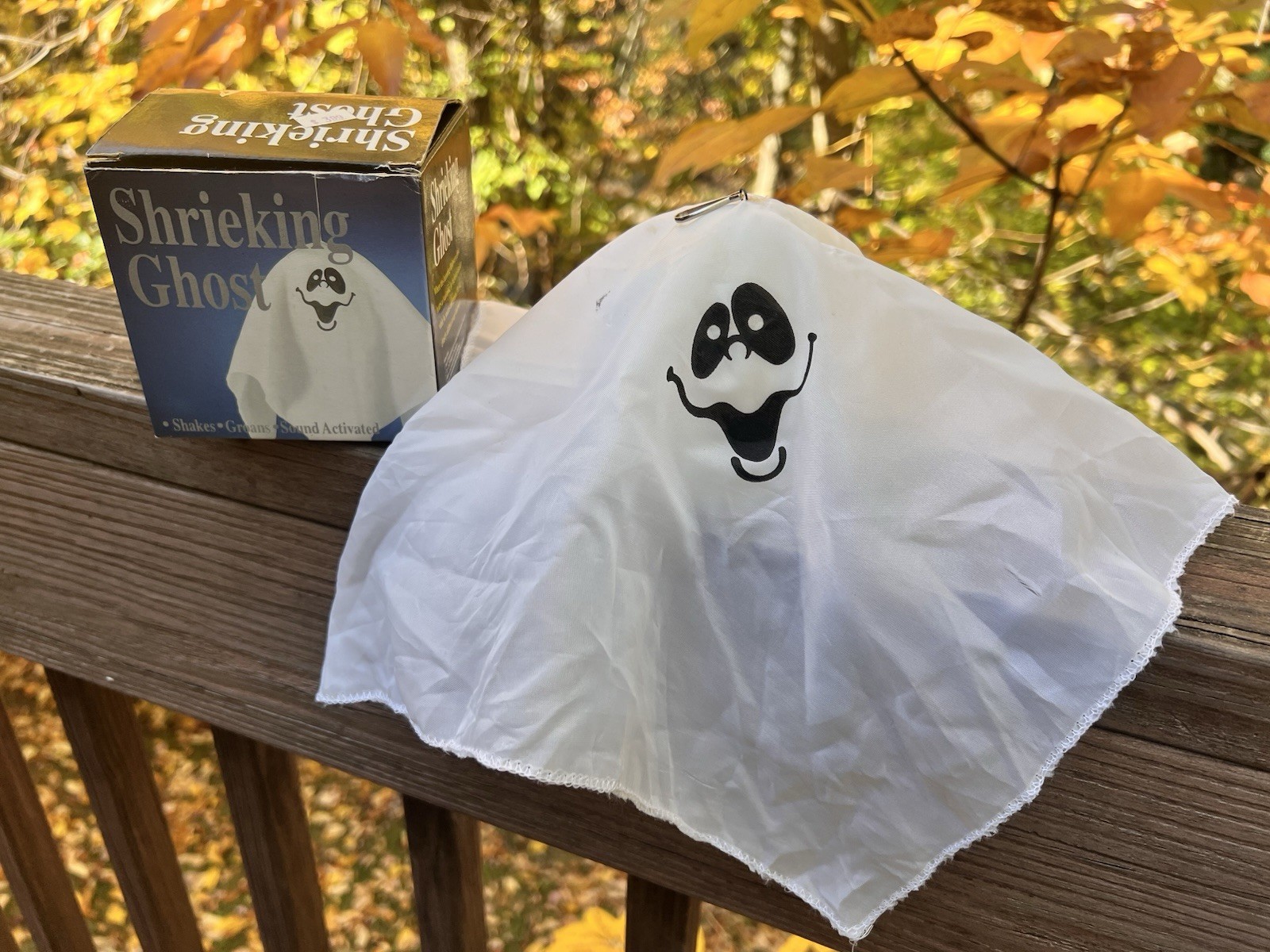 Gemmy Industries Shrieking Ghost 1993 Shakes And Makes Spooky Groans Sounds