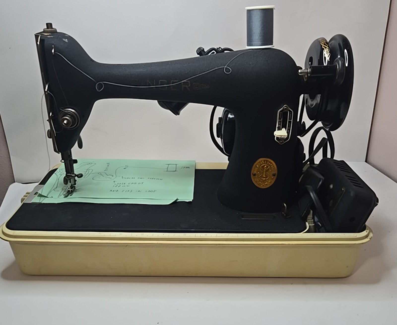 1940s Singer Sewing Machine Model 66 Godzilla AH598877 BZ6-8