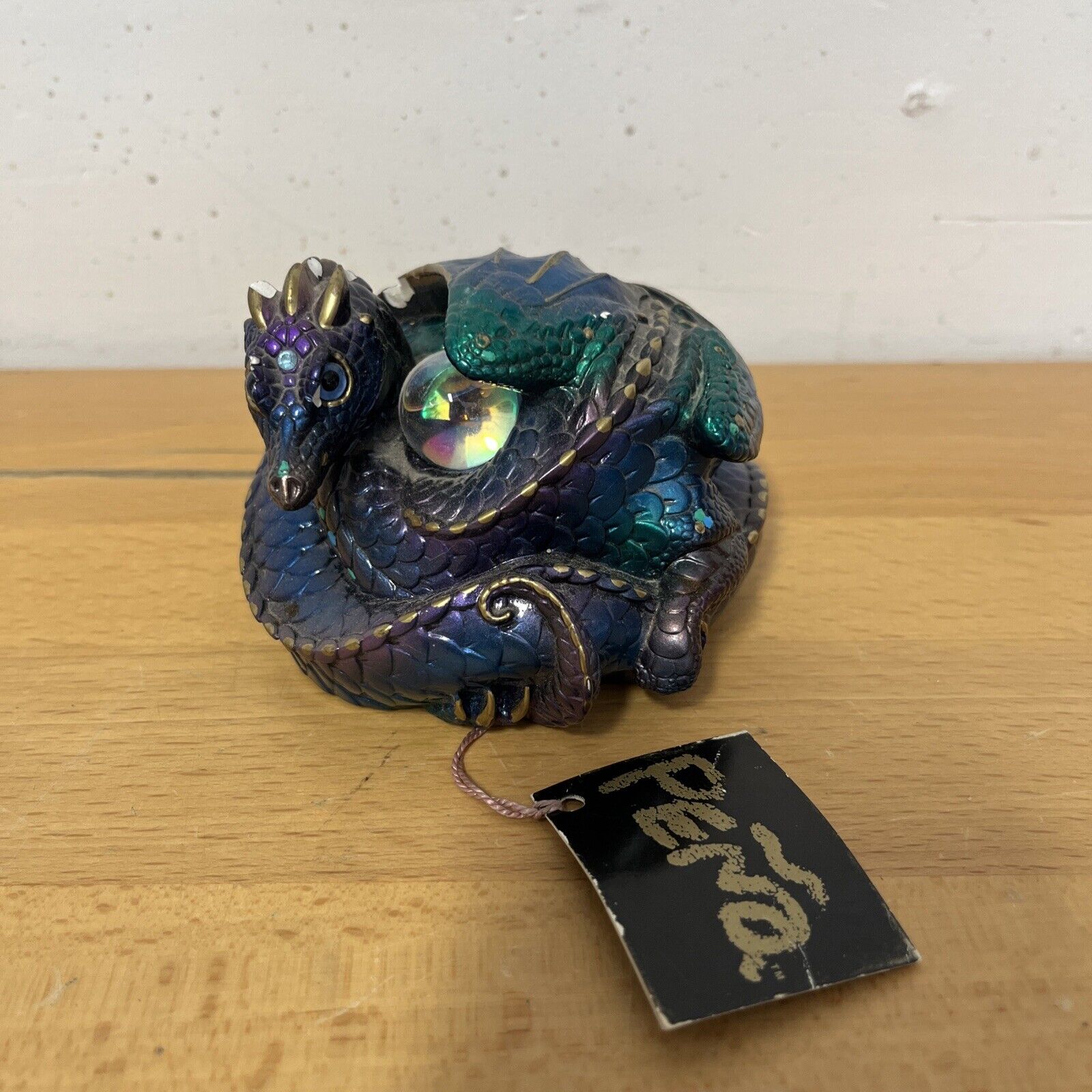 WINDSTONE EDITIONS COILED DRAGON with Orb PEARL PENA95 RETIRED