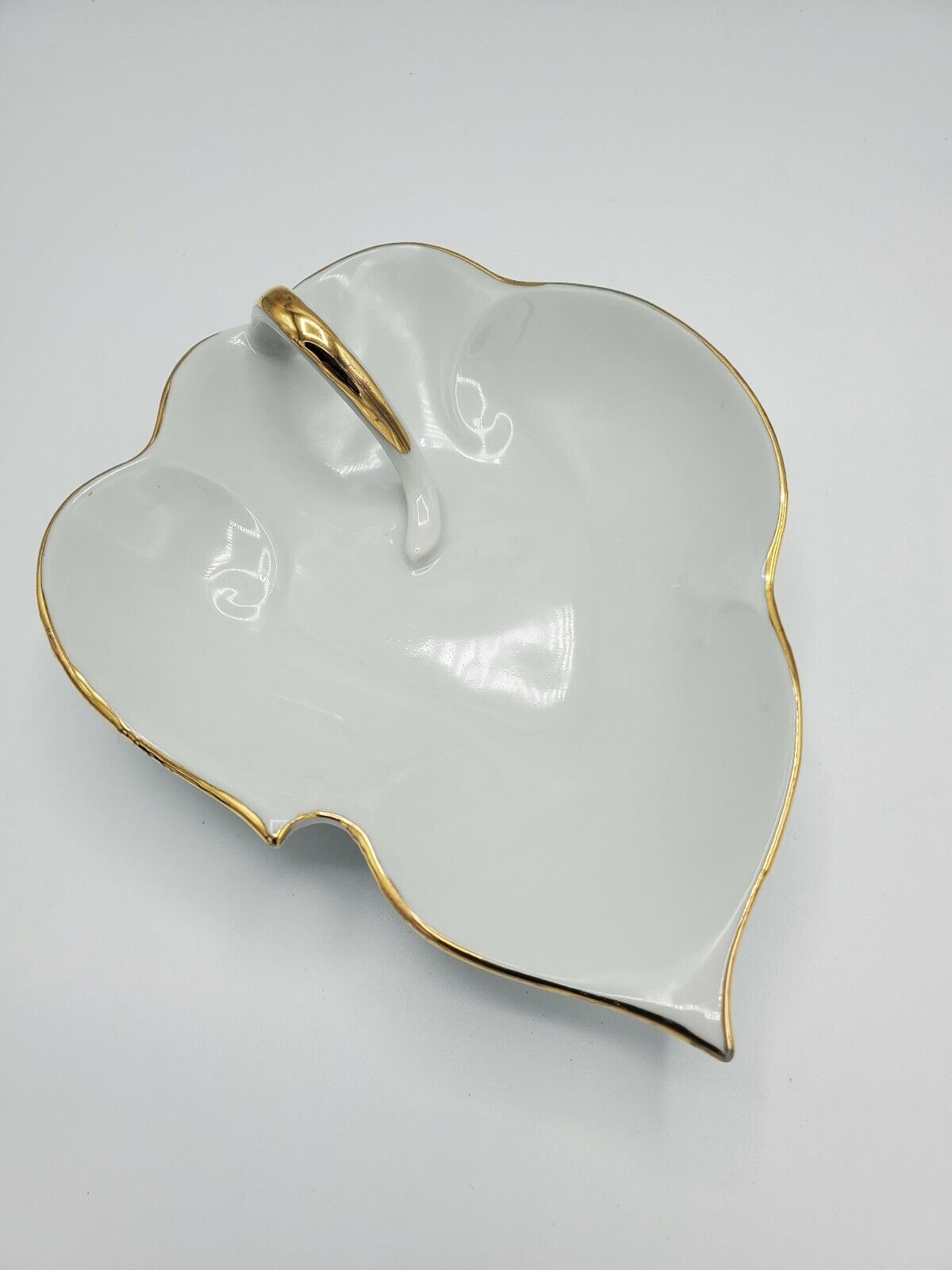 VTG White Ceramic Leaf Trinket Candy Ashtray Dishes SET (2)  Gold Trim  6.75\