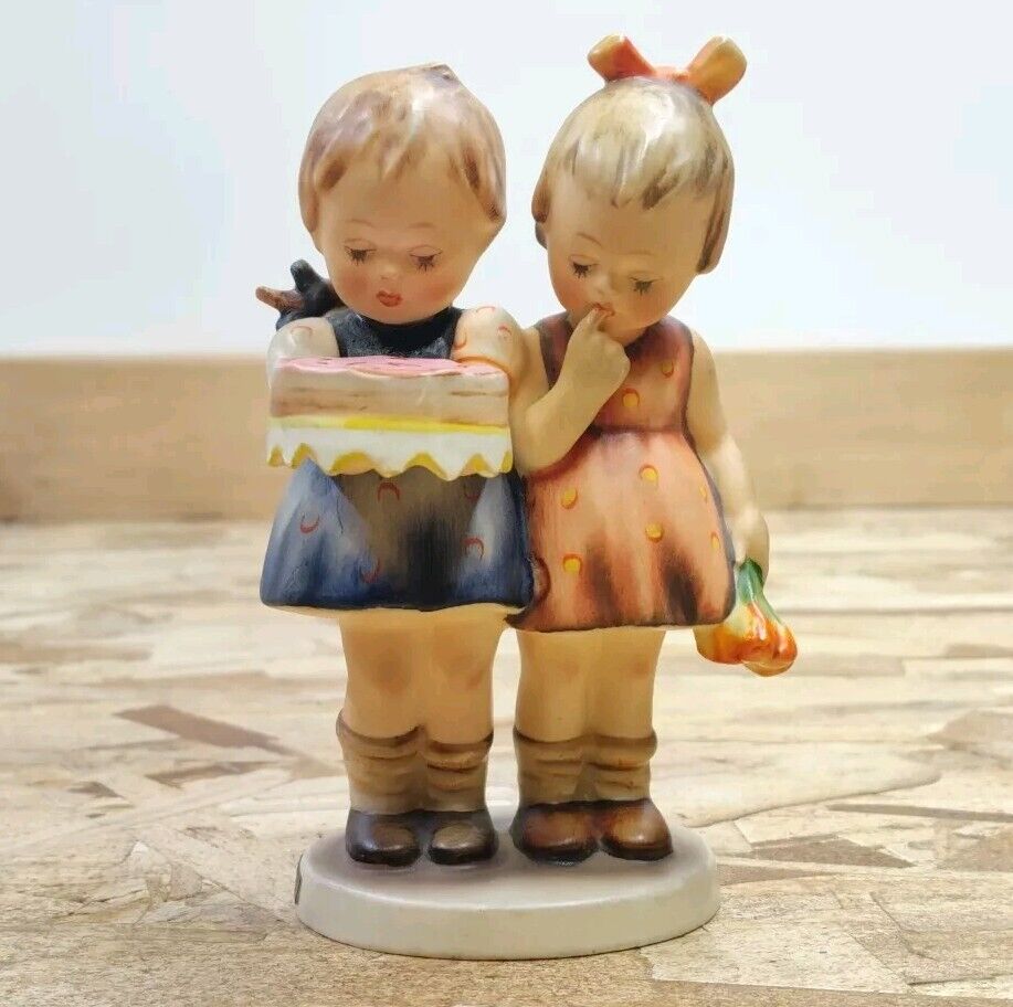 Vintage Goebel HUMMEL Germany Figurine  176/0 HAPPY BIRTHDAY Girls with Cake