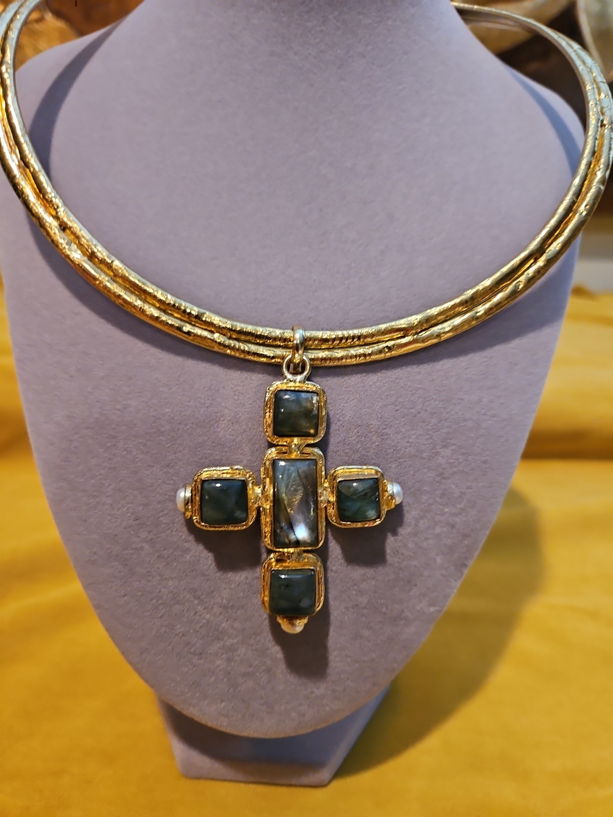 Stunning ARTISAN CROSS ON  COLLAR Gold Plated Labradorite White Pearls STATEMENT