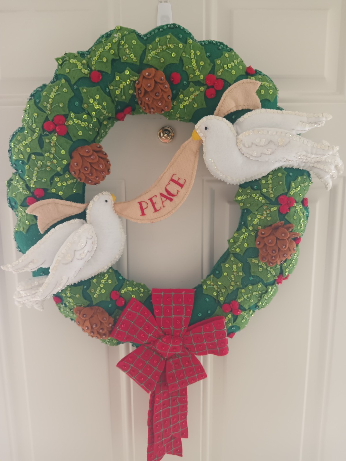 Completed/Finished Bucilla   Felt & Sequin Peace Dove Christmas Wreath Wall/Door