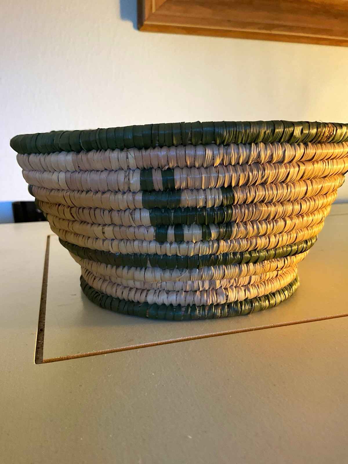 Round Woven Wicker Storage Basket Bowl, Beige/Green Bohemian Medium Textured