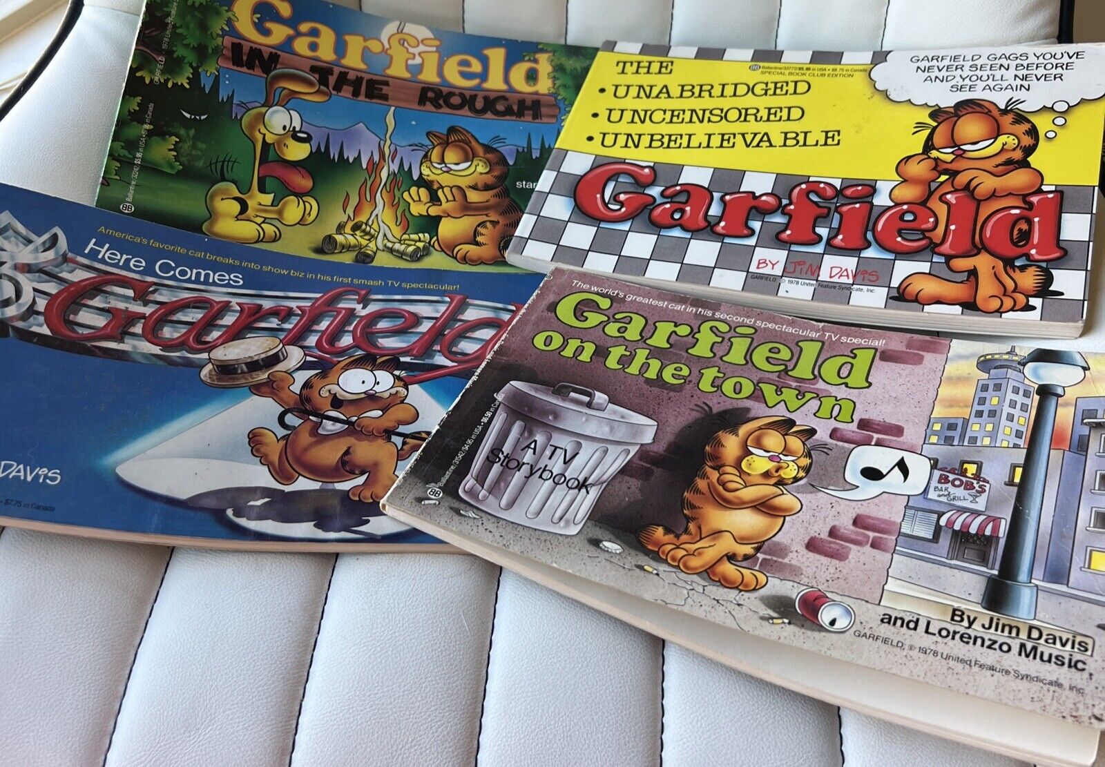 Lot If 4 Vintage Garfield Comic Books