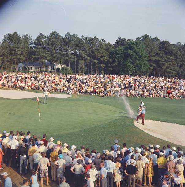 Julius Boros blasts out of sand 18th hole 1967 Masters Tournament - Old Photo