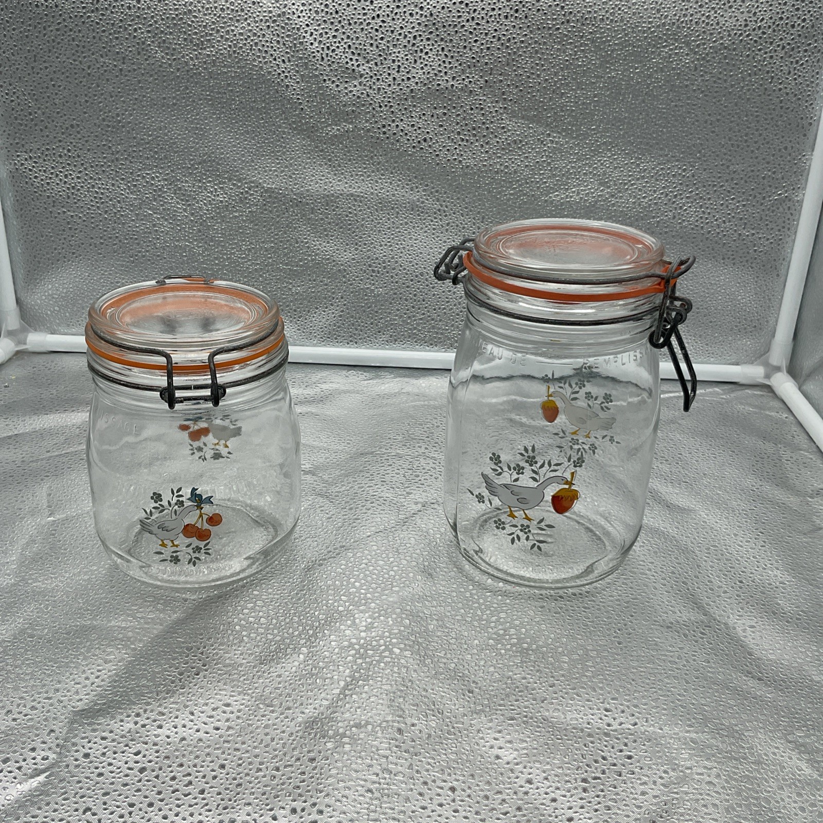 2 Vintage ARC France Niveau DeRemplissage Goose Duck Glass Canister Jar 3/4 L 1L