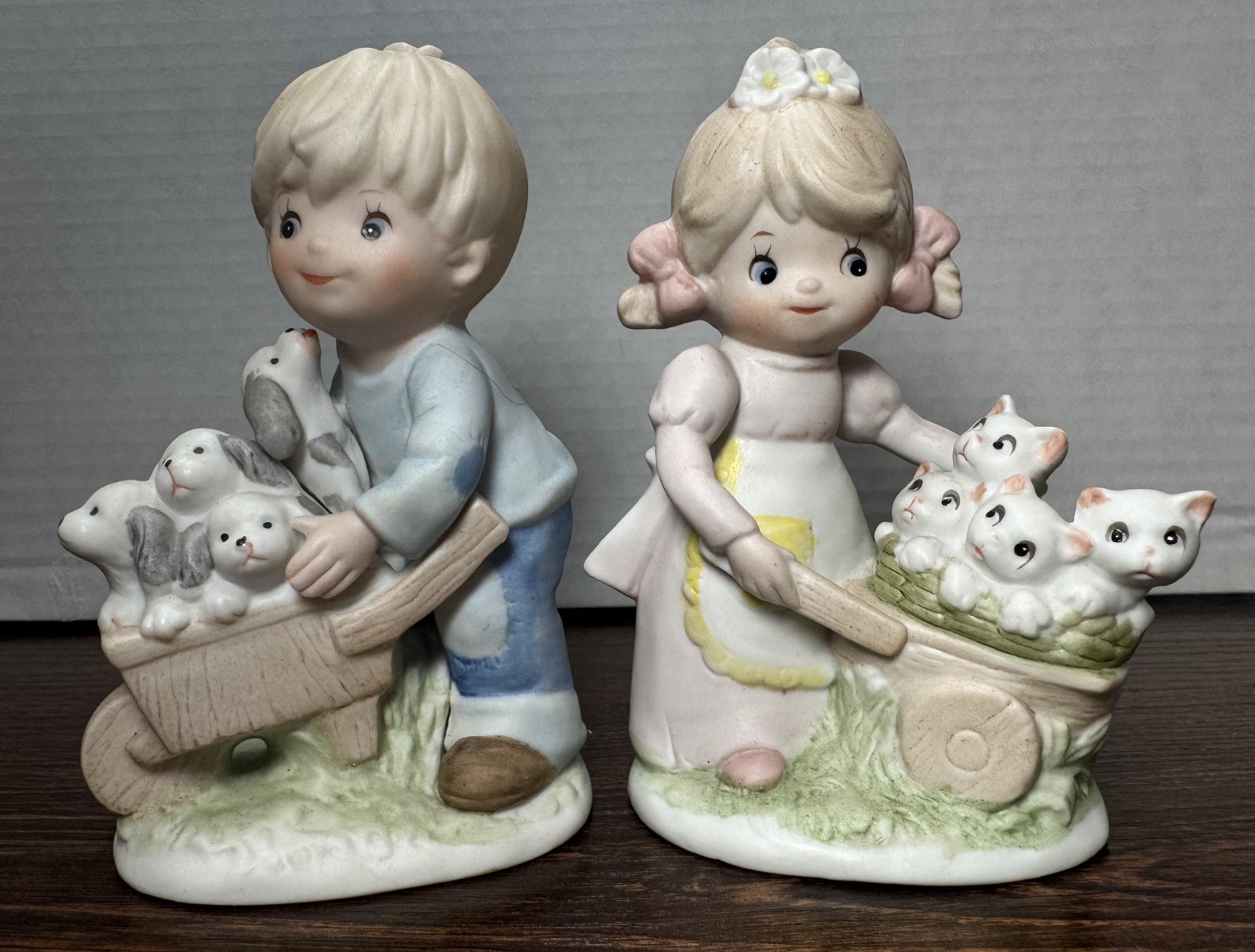 Vtg Homco Ceramic Figurine 1402 2pc Boy w/Puppies Girl w/Kittens Orig Sticker 