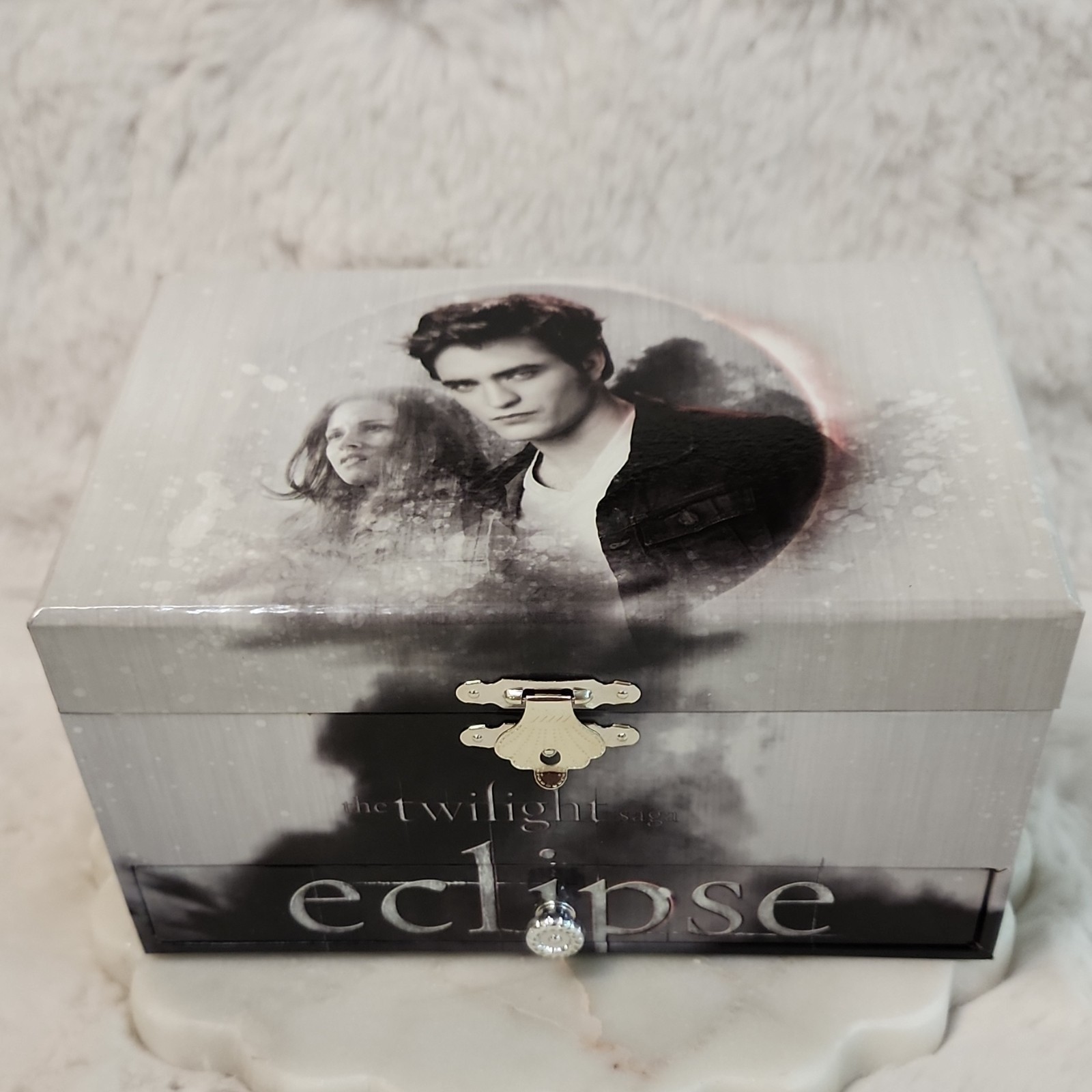 Twilight Eclipse Musical Jewelry Box Plays Bella's Lullaby NIB Twilight Eclipse Musical Jewelry Box Plays Bella's Lullaby NIB