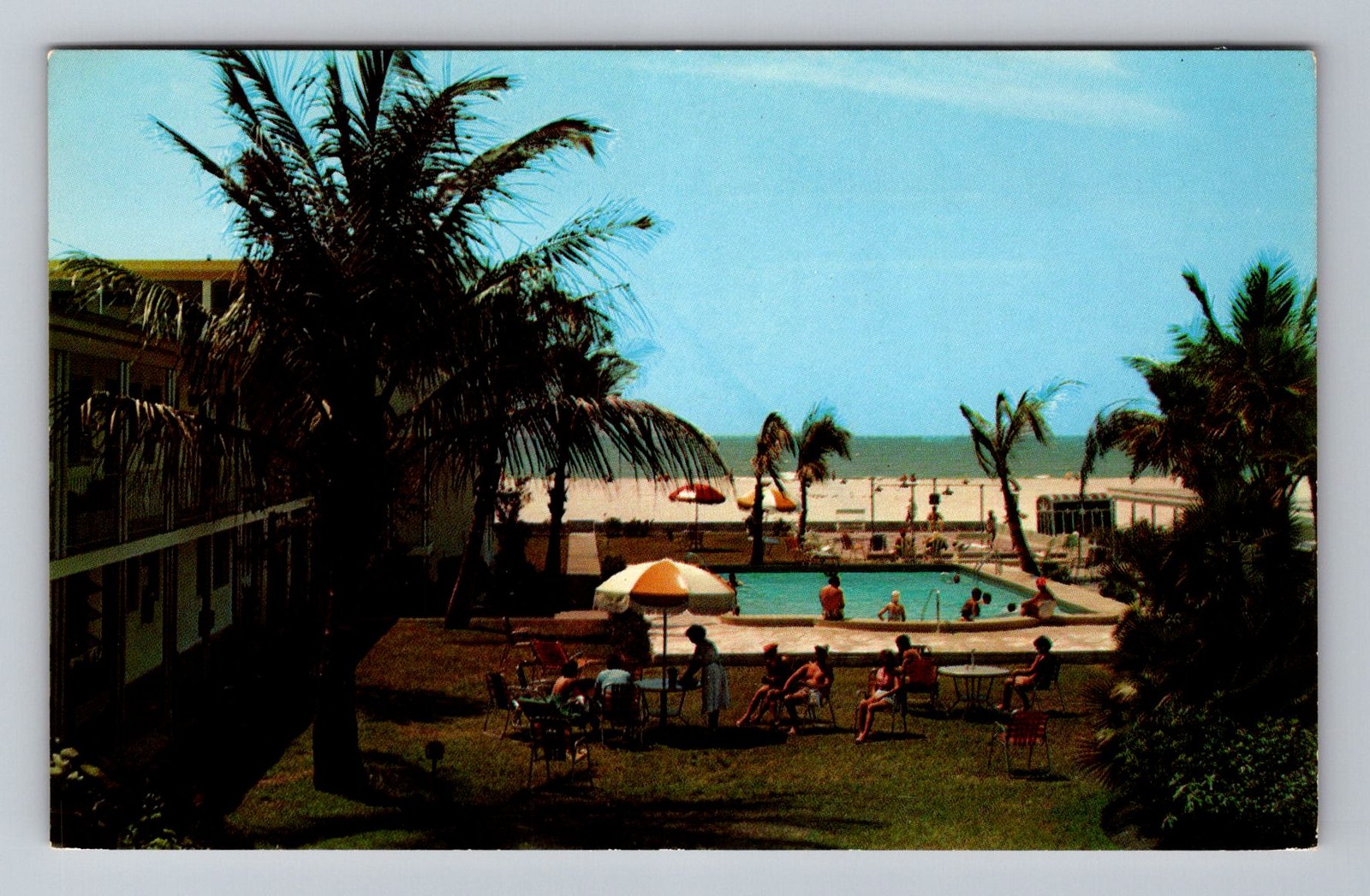 St. Petersburg FL-Florida, Hotel Pool and Beach, Postal PC Vintage Postcard