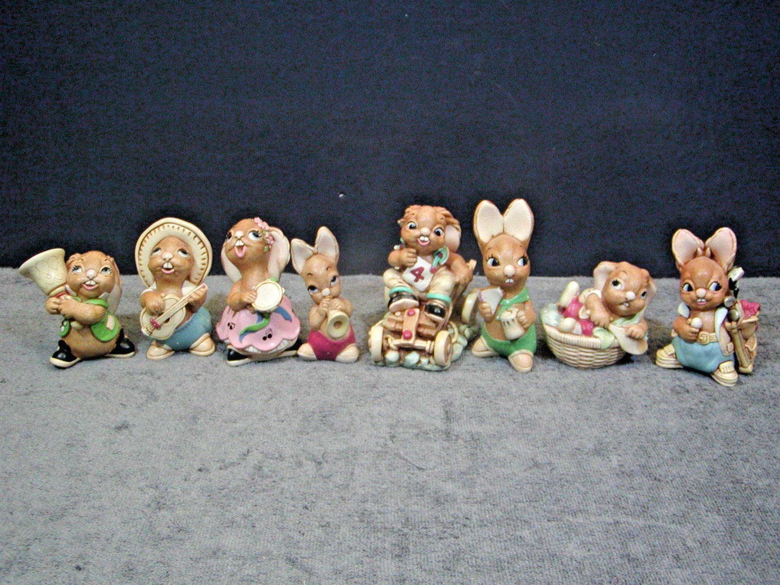 VINTAGE PENDELFIN RABBIT FIGURINE LOT OF 8