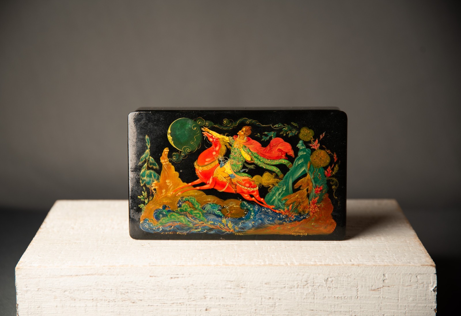 Vintage Soviet-era Palekh Hand painted Lacquer Trinket Box - Signed
