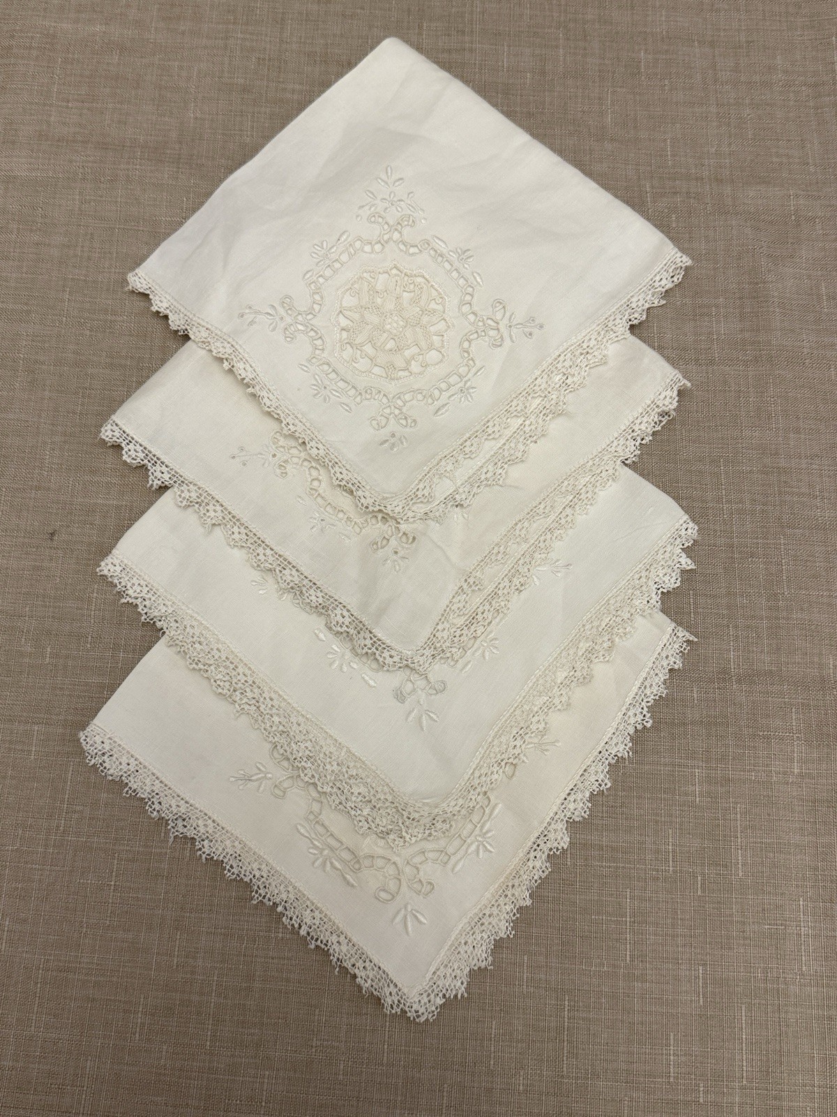 Gorgeous White Linen napkins delicately Embroidered Lace Trim Vintage set of 4