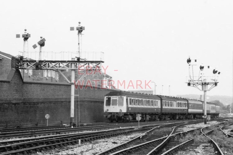 PHOTO  DMU AND SIGNALS HIGH WYCOMBE