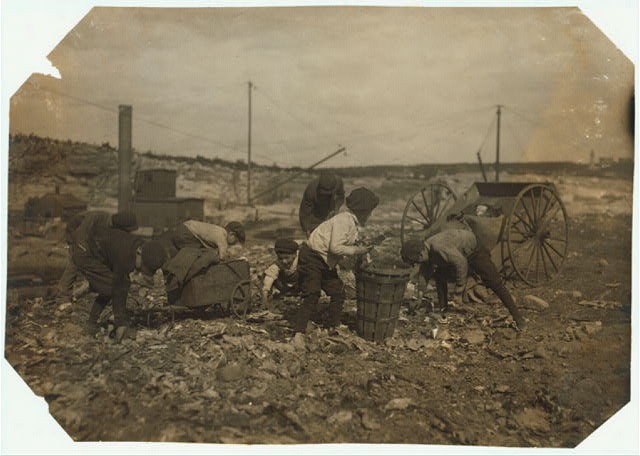Photo:Fall River Massachusetts 1916 Pine Street Dump Scavenger Boys