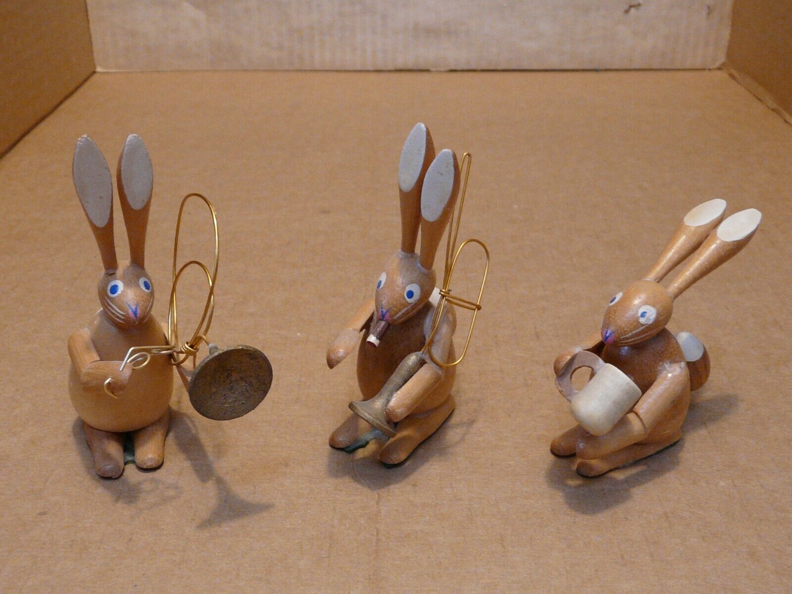 Vintage Erzgebirge Wood Musical Bunny Rabbit Putz Figures