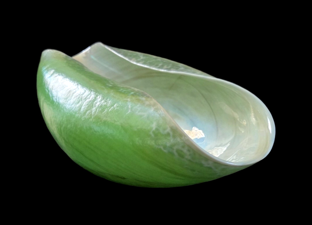 Murano Vetro Artistico Folded Leaf Iridescent Glass Centerpiece Bowl Green