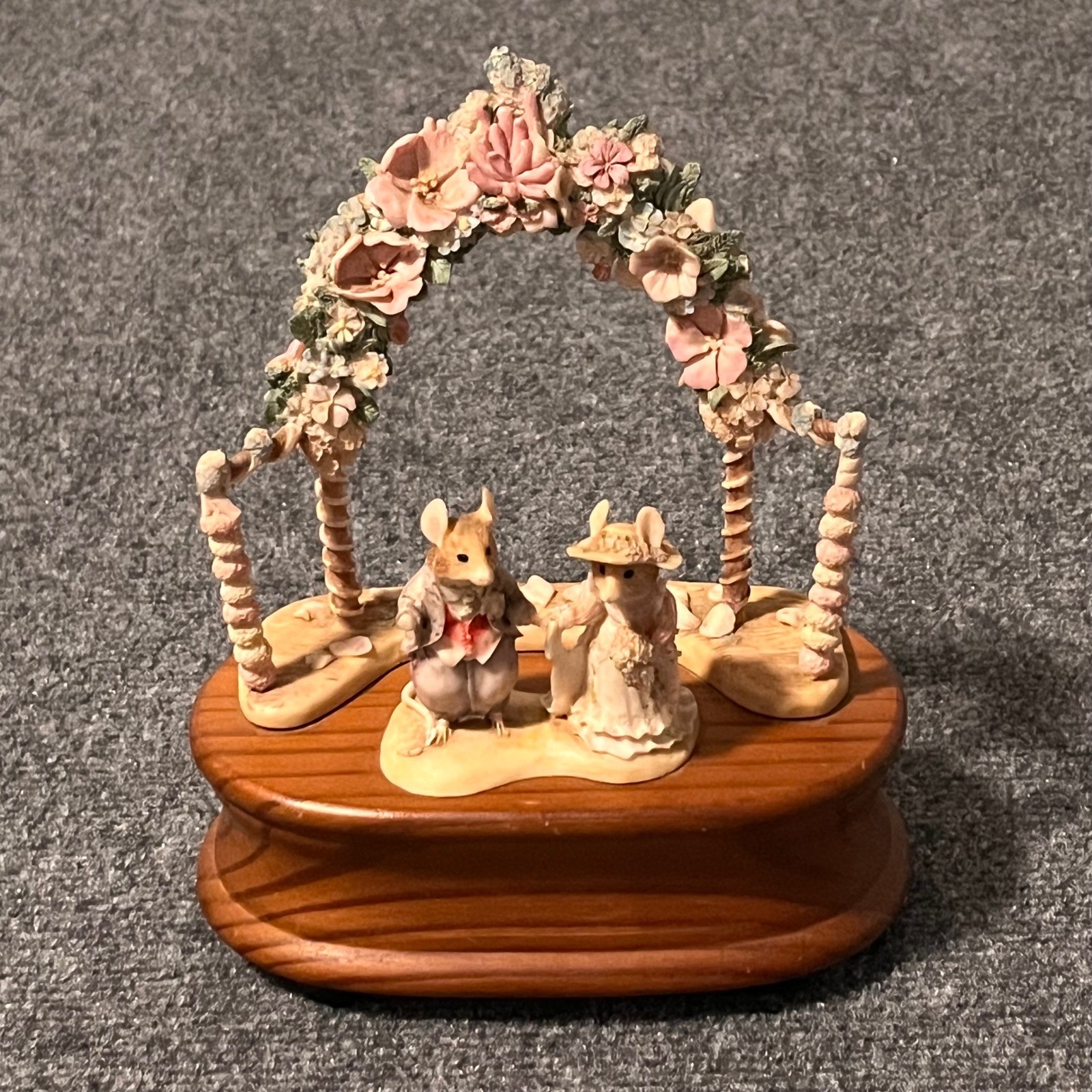 Vintage Brambly Hedge Enesco Mouse Wedding Music Box 1988 Jill Barklem /999