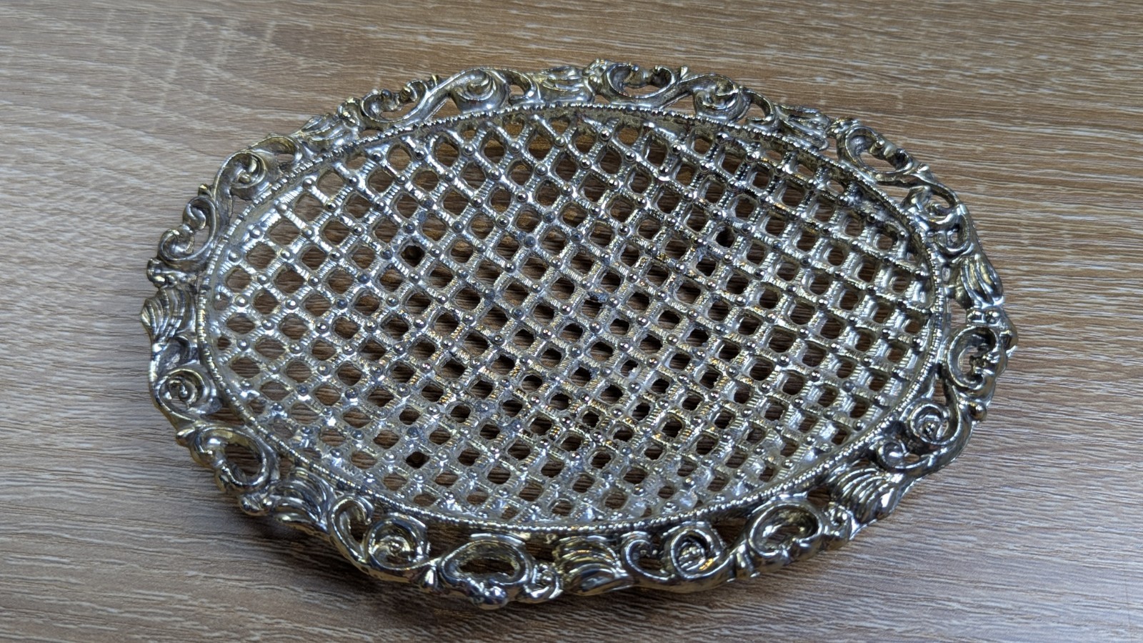 Vtg. 1968 American Tack & Howe Co. Ornate Gold PLATED Footed Soap Dish Vtg. 1968 American Tack & Howe Co. Ornate Gold PLATED Footed Soap Dish