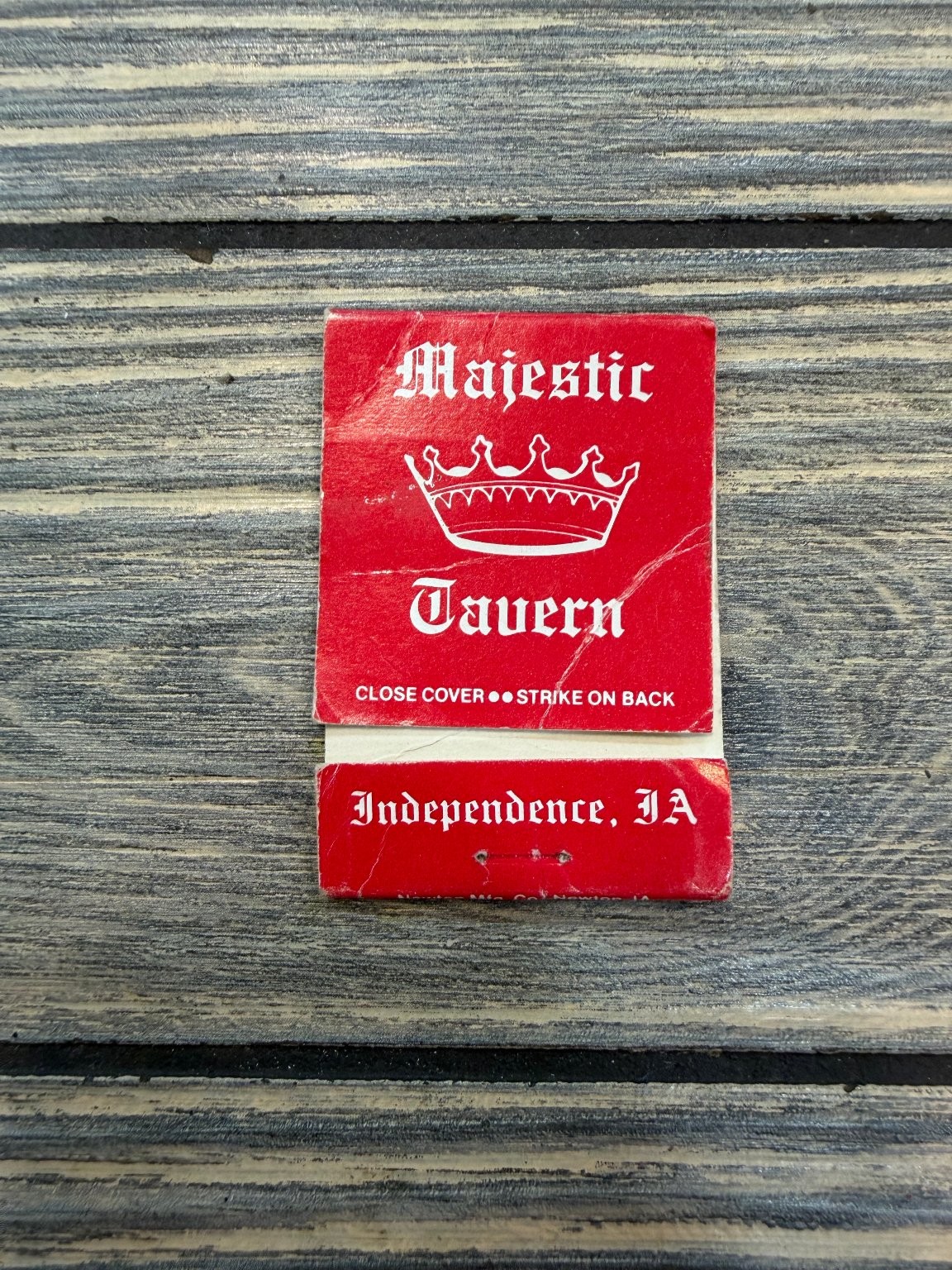 Majestic Tavern Independence IA Vintage Red Crown Logo Matchbook