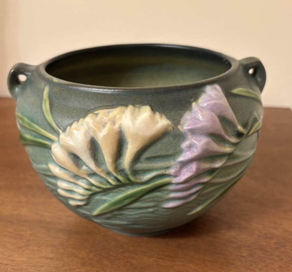 Vintage Roseville Pottery Green Freesia 669-4 Purple White Green Vase