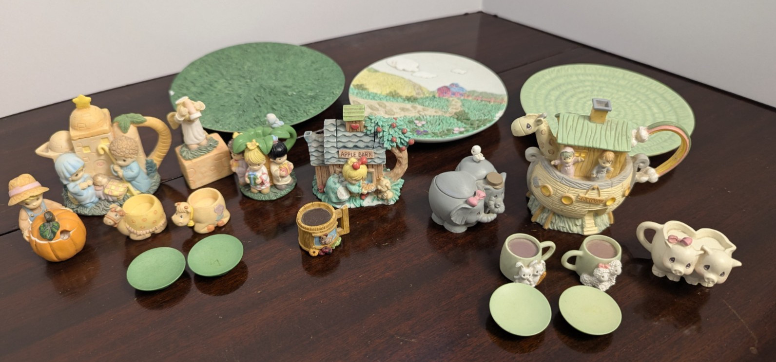 Vintage Precious Moments Miniatures Lot Tea Sets Noah’s Ark Apple Barn Nativity