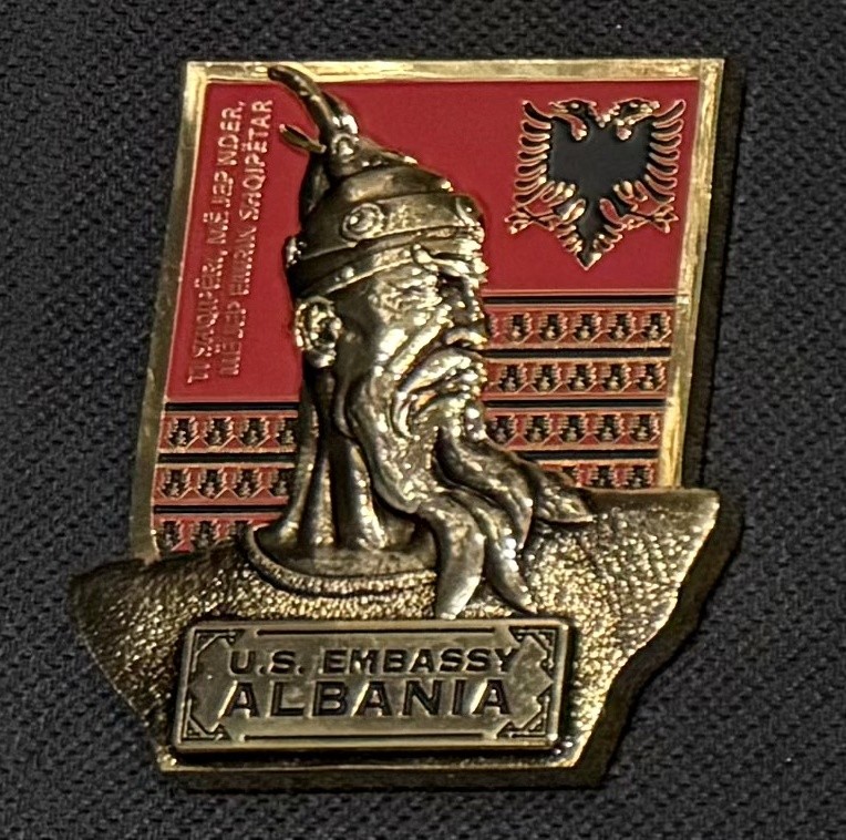 Marine Security Guard MSG Albania US Embassy Ti Shqiperi Me Jep Challenge Coin