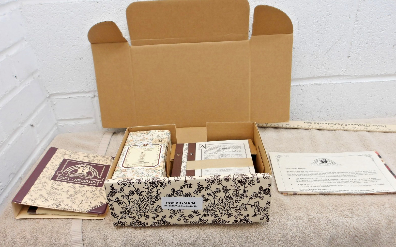 NIB enesco 1994 Membership renewal kit w s004 Blowing a Kiss RARE