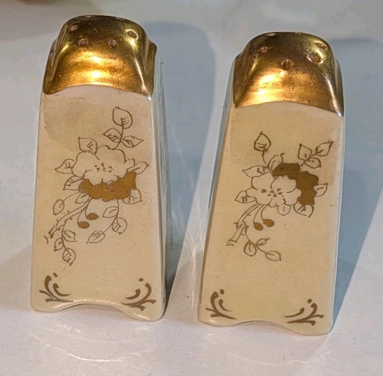 Vtg Floral Ceramic Salt and Pepper Shakers 22K Gold Top Trim Cork Stopper Set