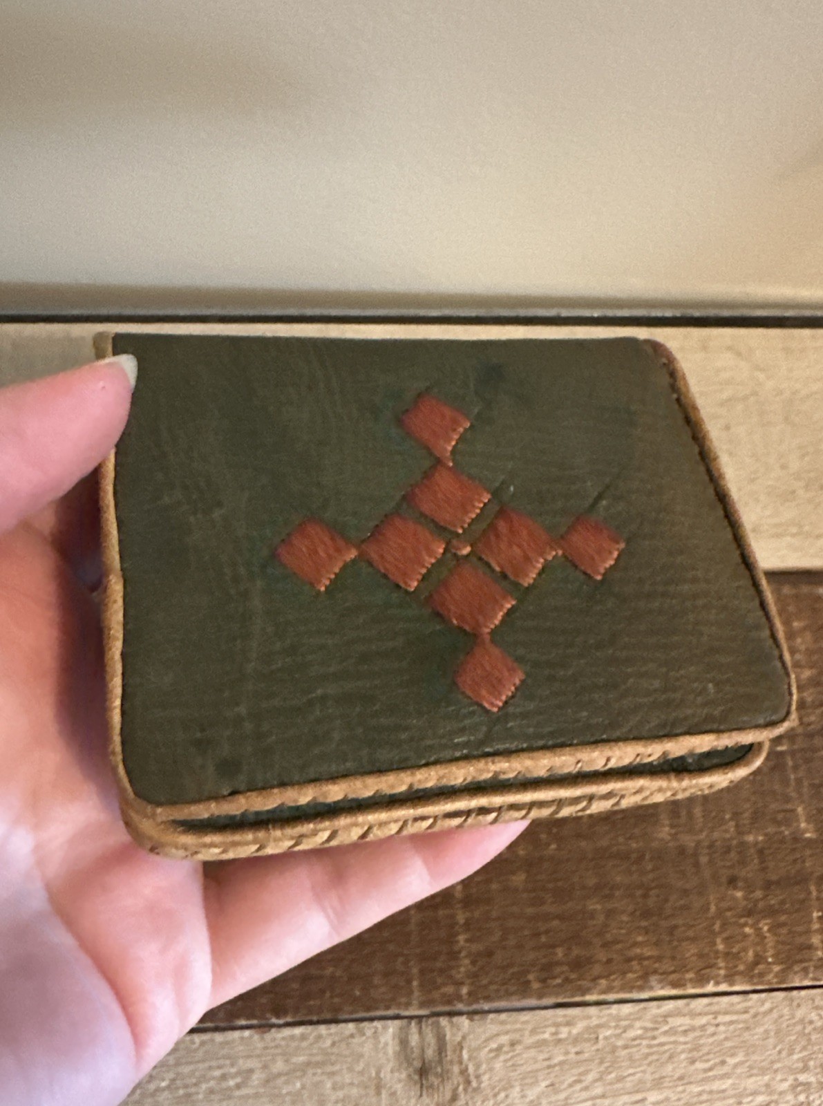 Vintage Green Leather Wallet Make Up Compact Holder With Mirror Stitched 3.75”