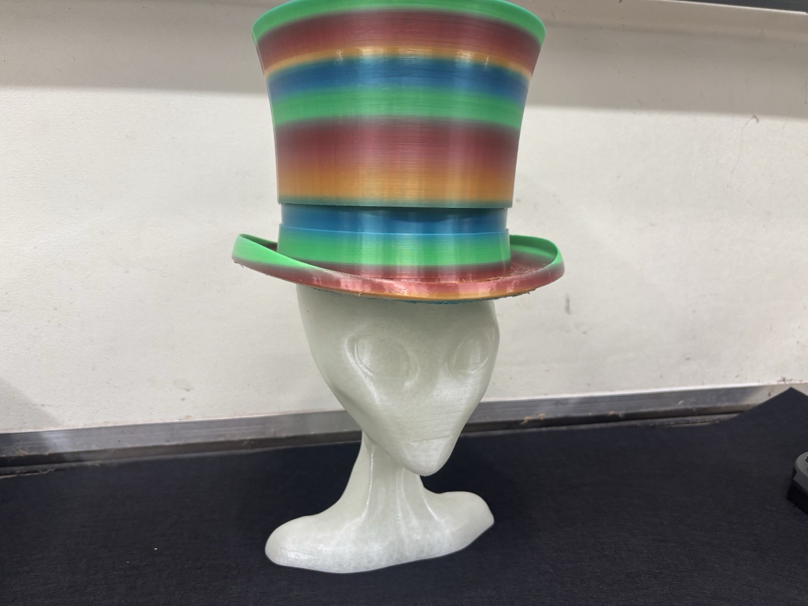 Glow In The Dark Alien Bust With Top Hat 3D Print￼
