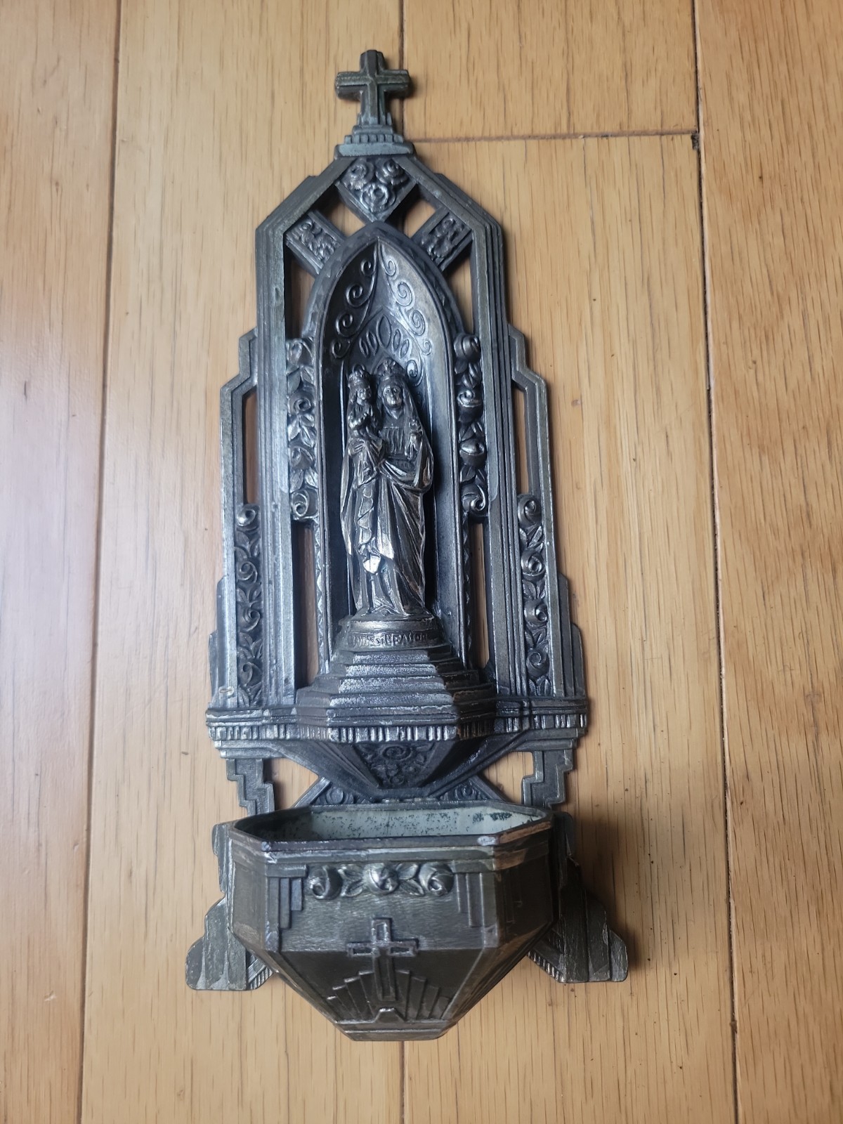 ViNTAGE HOLY WATER METAL WALL PLAQUE MADE IN FRANCE INTERNATIONAL SALE