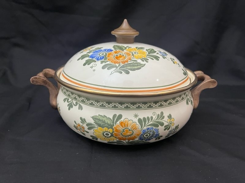 VTG Villeroy & Boch Amsterdam Enamel Floral 8.5\
