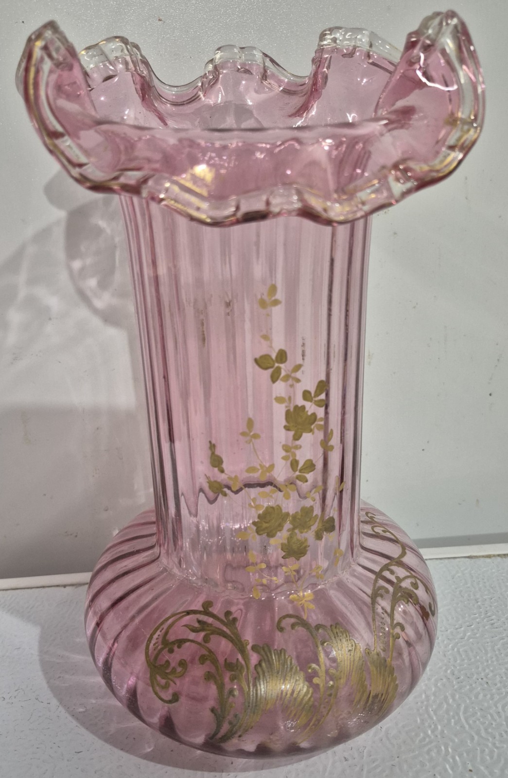 Antique Victorian Pink Optic Ribbed Blown Glass Ruffled Vase Gilt 12\ Antique Victorian Pink Optic Ribbed Blown Glass Ruffled Vase Gilt 12\