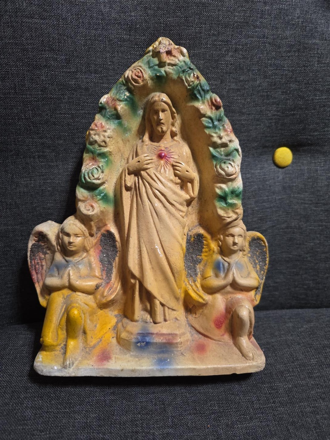 Vintage Sacred Heart Jesus Chalkware Shrine Praying Angels Roses 11